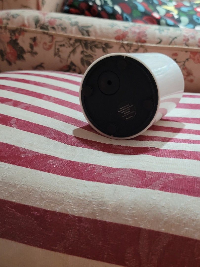 Aroma diffuser (Category: Home Fragrance) located in Singapore. Submitted by supergrace689 (Listing ID 1431330960, Image 3). Description: Like new. One battery charge can last for two hours..