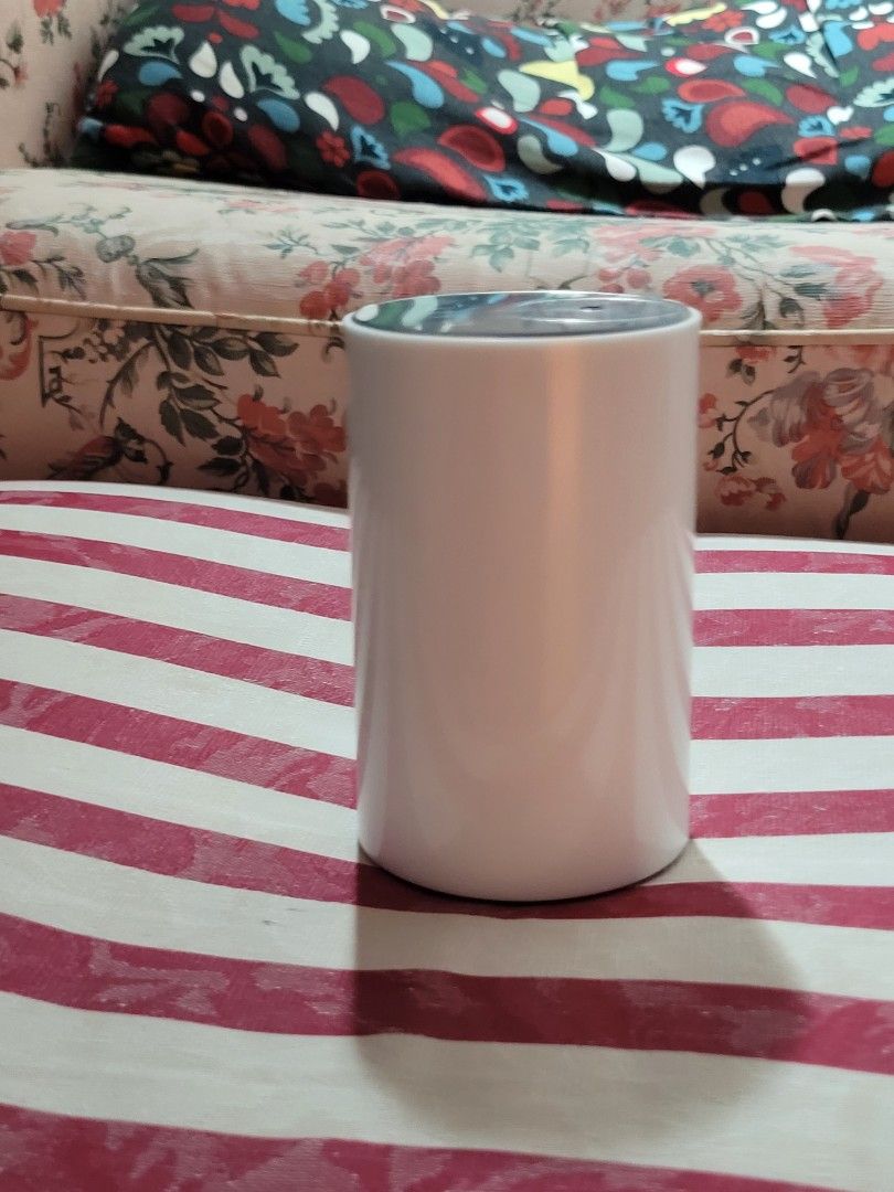 Aroma diffuser (Category: Home Fragrance) located in Singapore. Submitted by supergrace689 (Listing ID 1431330960, Image 2). Description: Like new. One battery charge can last for two hours..