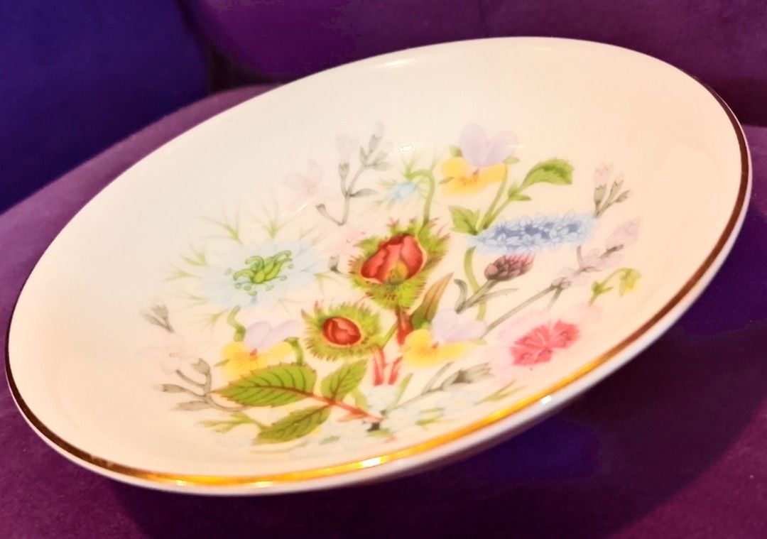 Aynsley wild tudor nut dish (Category: Coffee & Tea Tableware) located in Cabanatuan. Submitted by miss.maia (Listing ID 1431241874, Image 2). Description: .