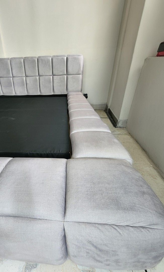 BEDFRAME (Category: Bed Frames & Mattresses) located in Singapore. Submitted by miralis (Listing ID 1431237142, Image 3). Description: Like new Bedframe Queen size bed Selling due to wrong size Will dismantle it nicely Easy to fix Pls provide own transport *urgent sale for new bed in* .