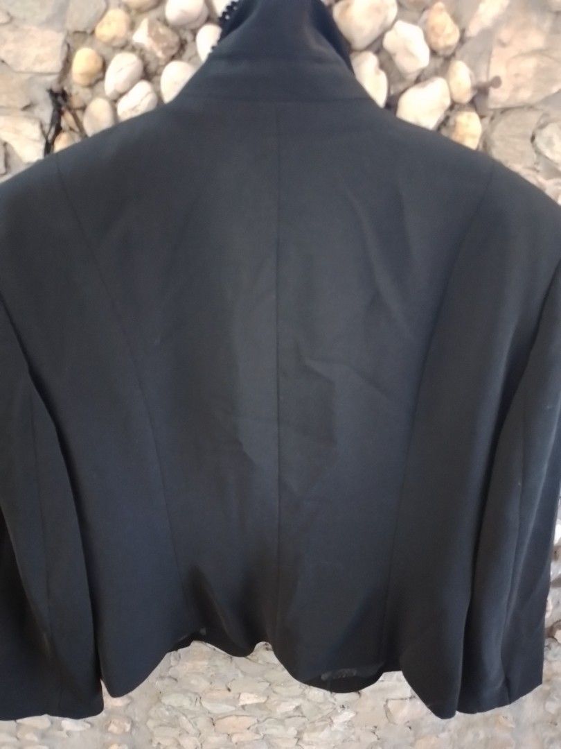 Black coat/blazer for women (Category: Coats, Jackets and Outerwear) located in San Pedro. Submitted by thrifterside (Listing ID 1431301306, Image 3). Description: for corporate/formal attire best for small or petite women..