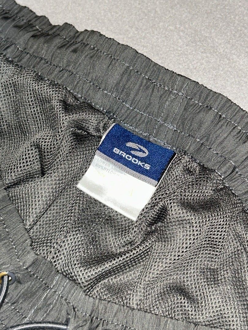 Brooks Track pants (Category: Activewear) located in Cavite. Submitted by thrift_leov1no (Listing ID 1431244575, Image 3). Description: Fs! Brooks Track pants Brand: Brooks • Condition: 9/10 • Size on tag: L • Issue: NONE Measurements (inches): • Width: 30 • Length: 37 Price: 350 +sf Details: • Location: Trece Martires city, Cavite • Mode of Delivery: Lalamove • Mode of Payment: GCash or cash basis only 📌 Please manage expectations when buying o