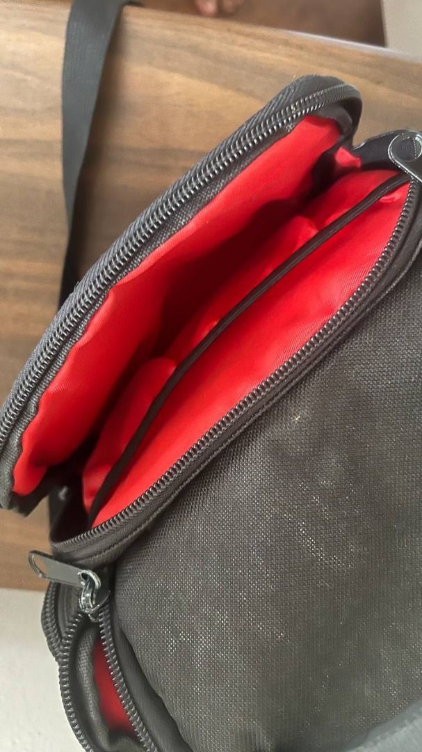 Caden Camera Bag (Category: Camera Bags & Carriers) located in Quezon City. Submitted by deily (Listing ID 1431303767, Image 3). Description: RFS: I have a new camera bag. Used this in college still sturdy. .