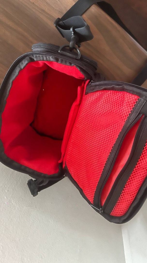 Caden Camera Bag (Category: Camera Bags & Carriers) located in Quezon City. Submitted by deily (Listing ID 1431303767, Image 1). Description: RFS: I have a new camera bag. Used this in college still sturdy. .