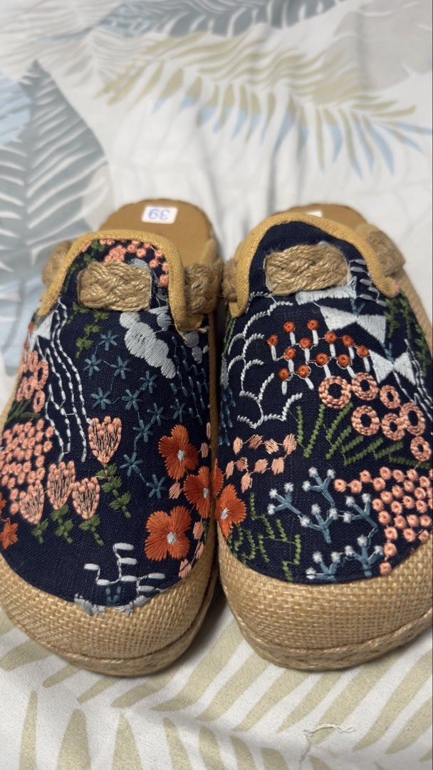 Chat Cha Embroidered Floral Sandals Size 39 (Category: Flats & Sandals) located in Taguig. Submitted by khellie20 (Listing ID 1431355902, Image 1). Description: - Navy Chat Cha sandals - Floral embroidery - Size 39 - Woven jute sole - Comfortable design From Chiang Mai pasabiy.