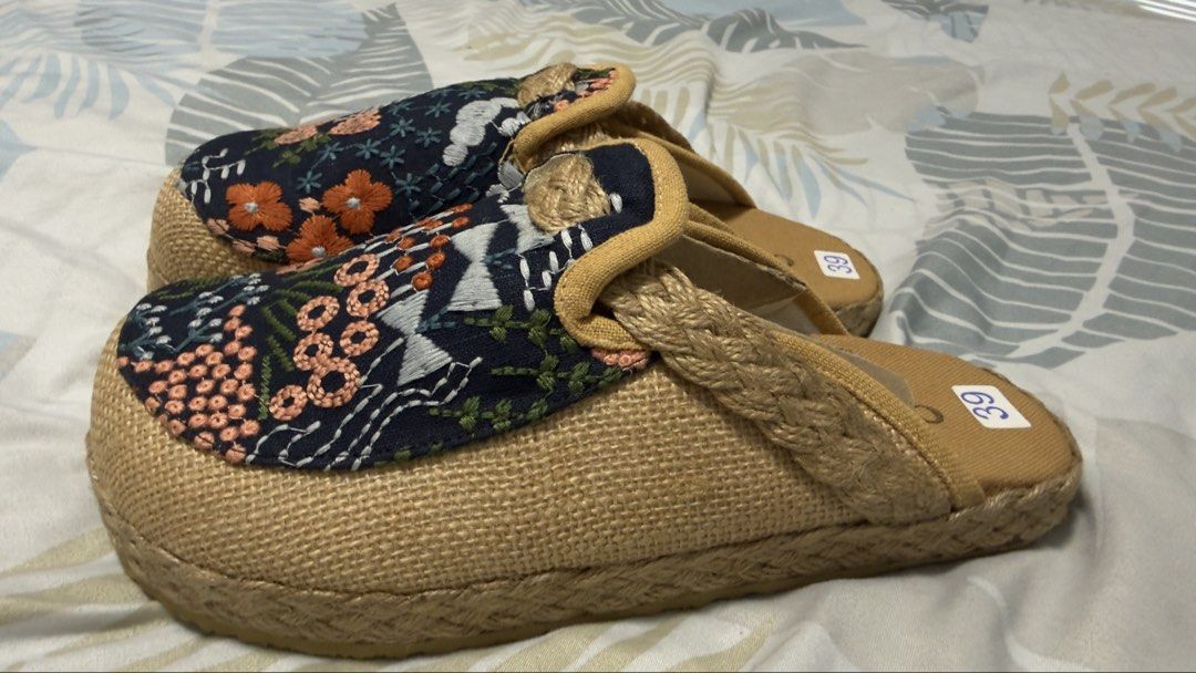 Chat Cha Embroidered Floral Sandals Size 39 (Category: Flats & Sandals) located in Taguig. Submitted by khellie20 (Listing ID 1431355902, Image 2). Description: - Navy Chat Cha sandals - Floral embroidery - Size 39 - Woven jute sole - Comfortable design From Chiang Mai pasabiy.