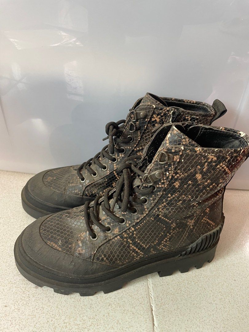 Circus Military Snakeskin Boots (Category: Boots) located in Dasmarinas. Submitted by glamsofmerci (Listing ID 1431216525, Image 3). Description: Lightly used, matagal lang po nagamit Dusty but can be cleaned Size 7 Mode of Payment: GCash / Maya / BPI Shipping fee to be shouldered by buyer Pick up: Dasmariñas, Cavite .