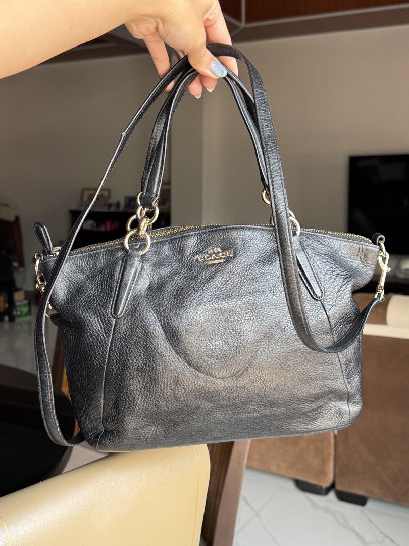 coach kelsey (Category: Luxury Bags & Wallets) located in Sablan. Submitted by bag.a.holic.bygaile.ph (Listing ID 1431199373, Image 1). Description: no major flaws expect signs of wear bawal na po sa maarte .