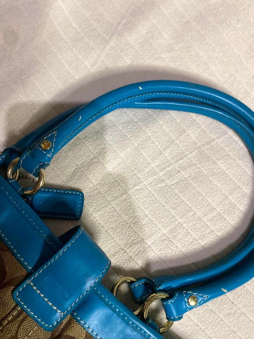 COACH SIGNATURE HANDBAG BUCKLE (Category: Luxury Bags & Wallets) located in Manila. Submitted by swiftfalcon_cc4f3d (Listing ID 1431256986, Image 3). Description: .