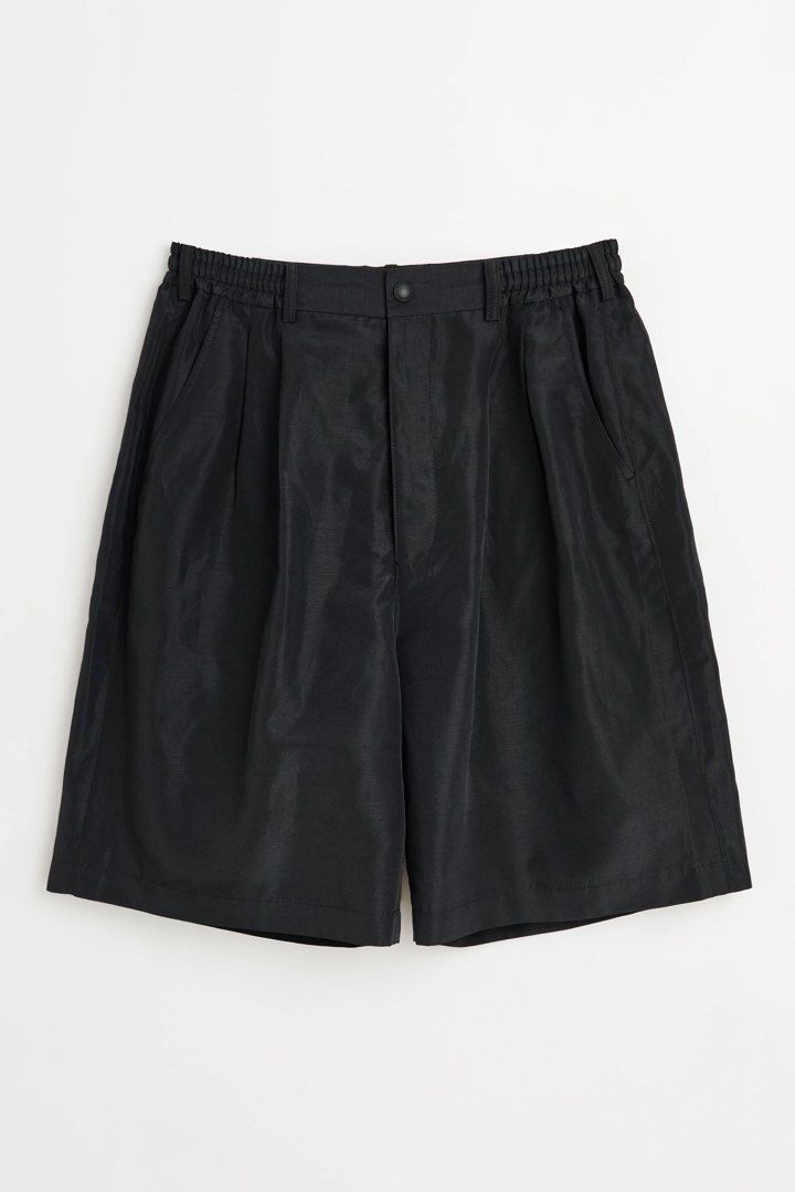 CDG Comme des garcons homme black linen shorts (Category: Shorts) located in Manila. Submitted by oneofmanymarks (Listing ID 1431192769, Image 3). Description: Linen blend shorts. Ordered from mytheresa Selling cause size is too small for me. Tag removed but never worn just fitted..