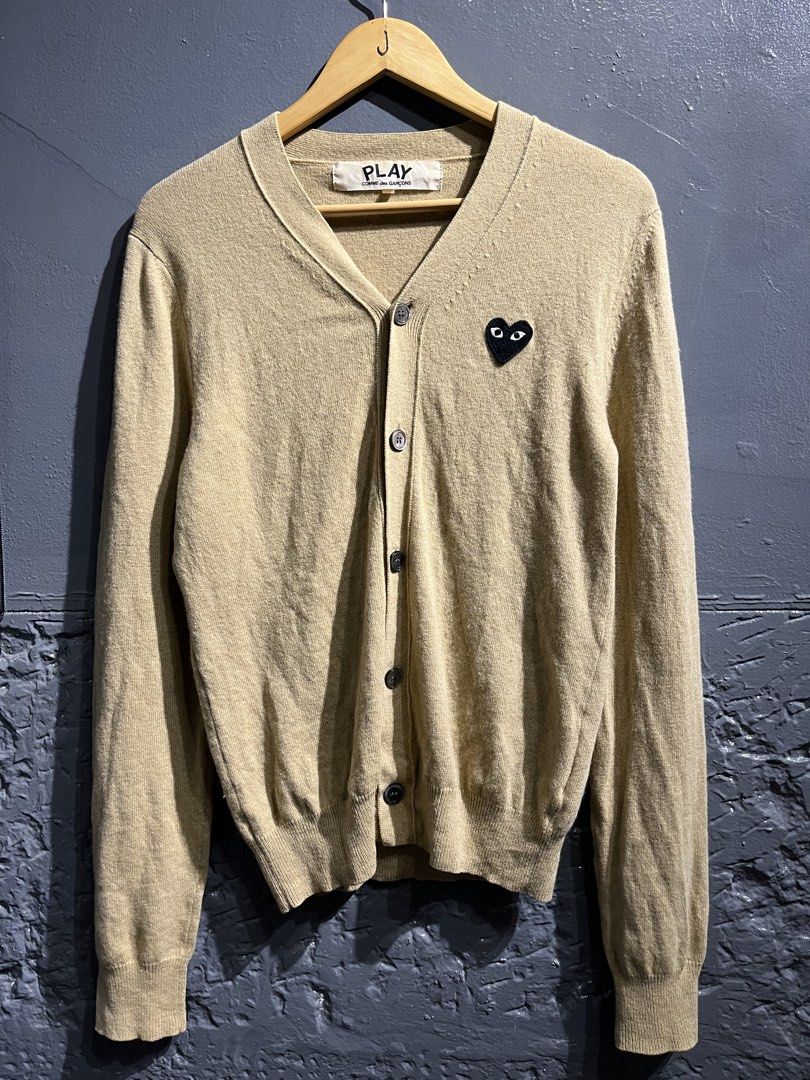 Comme des garcons brown cardigan longsleeve (Category: Longsleeves) located in Davao. Submitted by _jetnest25 (Listing ID 1431298514, Image 2). Description: - width: 19 - length: 27 - sleeve: 27 - no issue .
