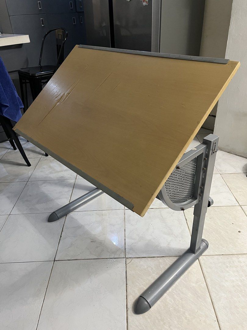 Drafting Table (Category: Tables & Sets) located in Caloocan City. Submitted by janine.albano (Listing ID 1431268842, Image 2). Description: Bought 2014. Price still negotiable! Has visible scratches on table top but mechanism still okay Buyer to shoulder shipping fee Location: QC Rfs: Decluttering.