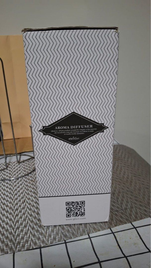 Ellestfun Aroma Diffuser (Category: Home Fragrance) located in Kuala Lumpur. Submitted by chocomouse30 (Listing ID 1431369578, Image 3). Description: - Ellestfun aroma diffuser - Unique wave design - White color - Includes original packaging - Comes with power adapter - Designed to brighten your life with fragrance - QR code on box for more information.