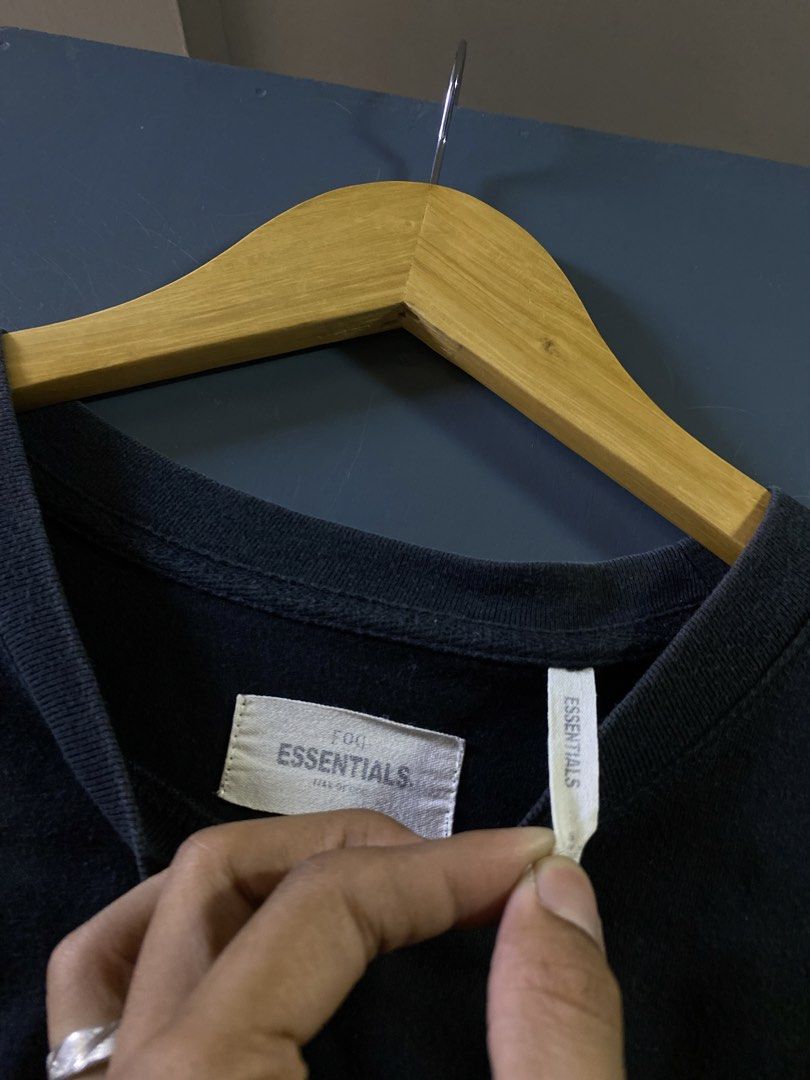 Fear of God Essentials Black T-shirt (Category: Tshirts & Polo Shirts ) located in Pasig City. Submitted by dopedept_ (Listing ID 1431300006, Image 3). Description: .