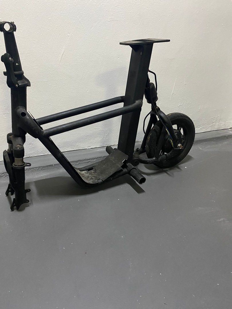 fiido frames (Category: E-Scooters & E-Bikes) located in Singapore. Submitted by nolongerinusee (Listing ID 1431211294, Image 2). Description: all 3 frames diff prices pm me .