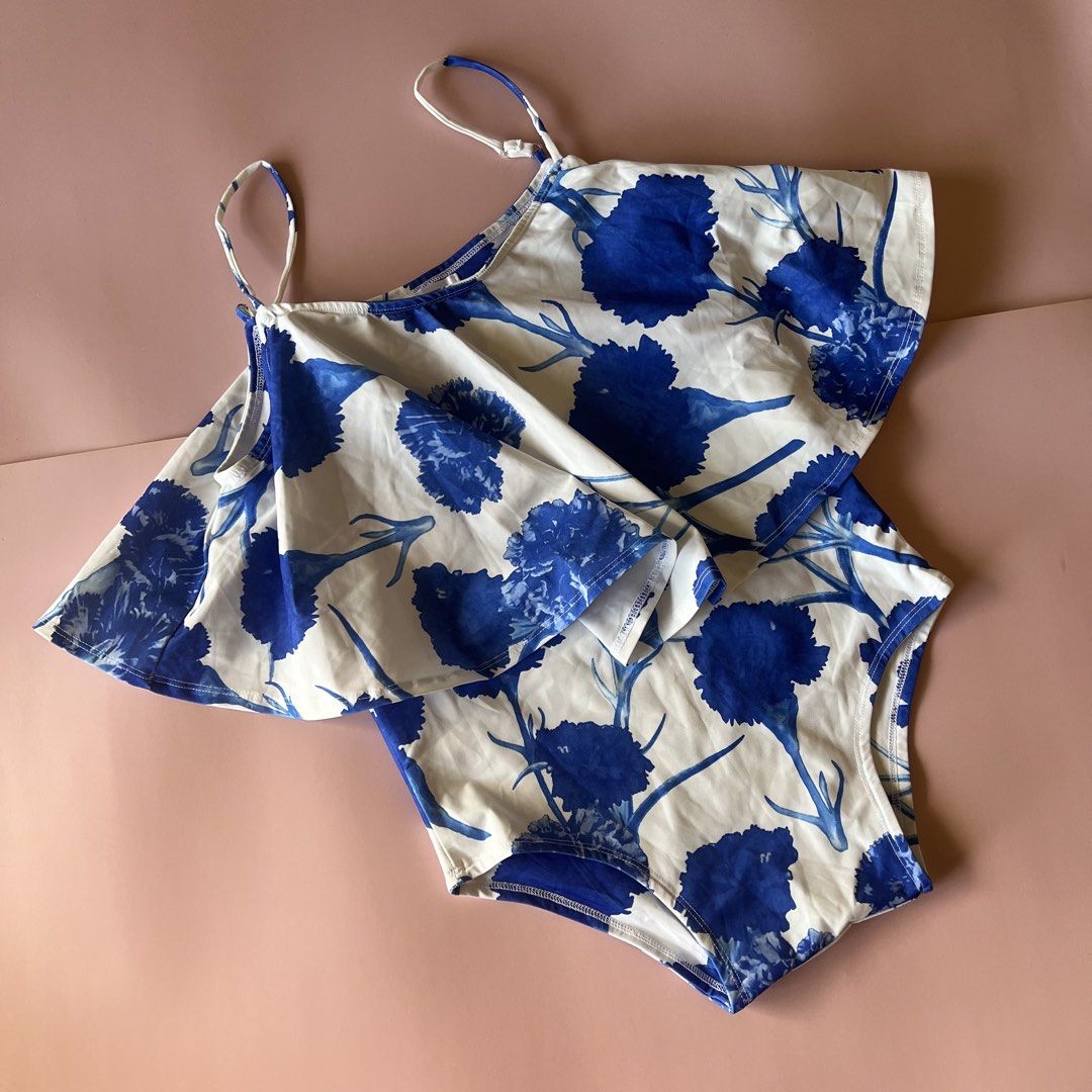 Floral Print Swimsuit (Category: Bikinis & Swimsuits) located in Pasig City. Submitted by joycepine (Listing ID 1431372077, Image 2). Description: Fits small to medium.