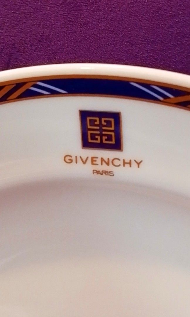 Givenchy Serving plate (Category: Dinnerware & Cutlery) located in Cabanatuan. Submitted by miss.maia (Listing ID 1431240283, Image 2). Description: .