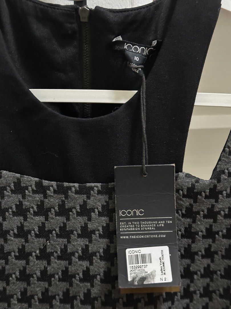Gray Black Cut Out Office Formal Work Dress (Category: Dresses) located in Quezon City. Submitted by katdeclutters (Listing ID 1431358879, Image 3). Description: XS-Small Length - 34" Waist - 25" For reference: height - 150cm / 4'11" bust - 34B waist - 24-25" hips - 34" 📍QC.