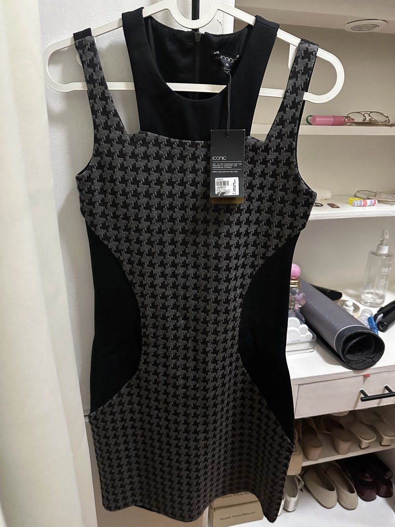Gray Black Cut Out Office Formal Work Dress (Category: Dresses) located in Quezon City. Submitted by katdeclutters (Listing ID 1431358879, Image 2). Description: XS-Small Length - 34" Waist - 25" For reference: height - 150cm / 4'11" bust - 34B waist - 24-25" hips - 34" 📍QC.