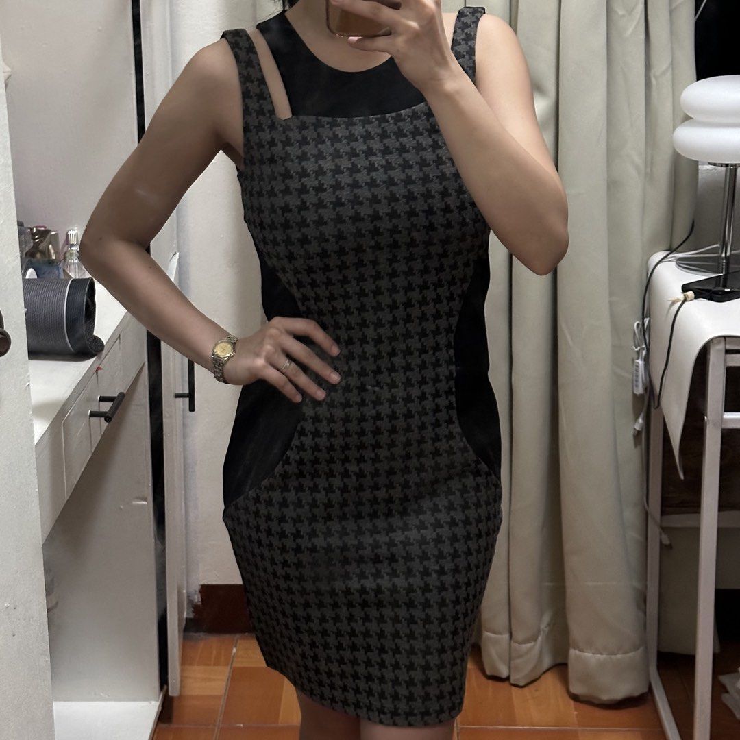 Gray Black Cut Out Office Formal Work Dress (Category: Dresses) located in Quezon City. Submitted by katdeclutters (Listing ID 1431358879, Image 1). Description: XS-Small Length - 34" Waist - 25" For reference: height - 150cm / 4'11" bust - 34B waist - 24-25" hips - 34" 📍QC.
