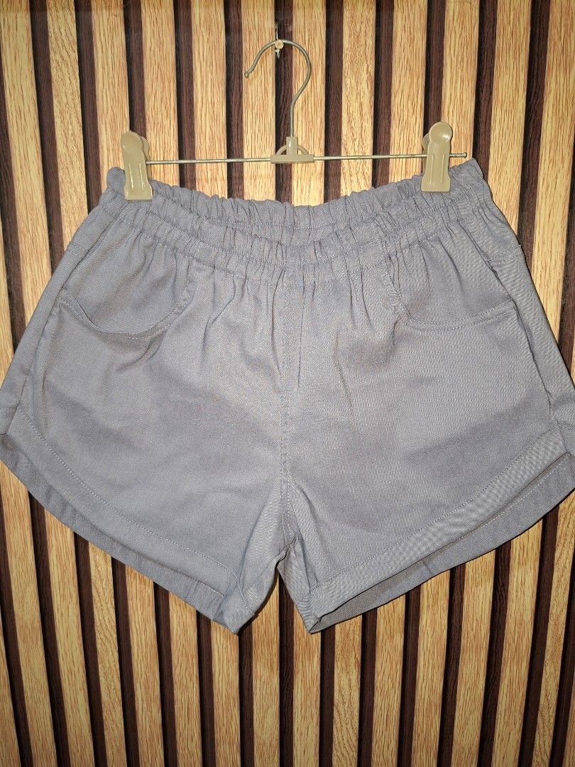 Gray Shorts garterized (Category: Shorts) located in Valenzuela. Submitted by thriftlets (Listing ID 1431227226, Image 1). Description: up to semi L.