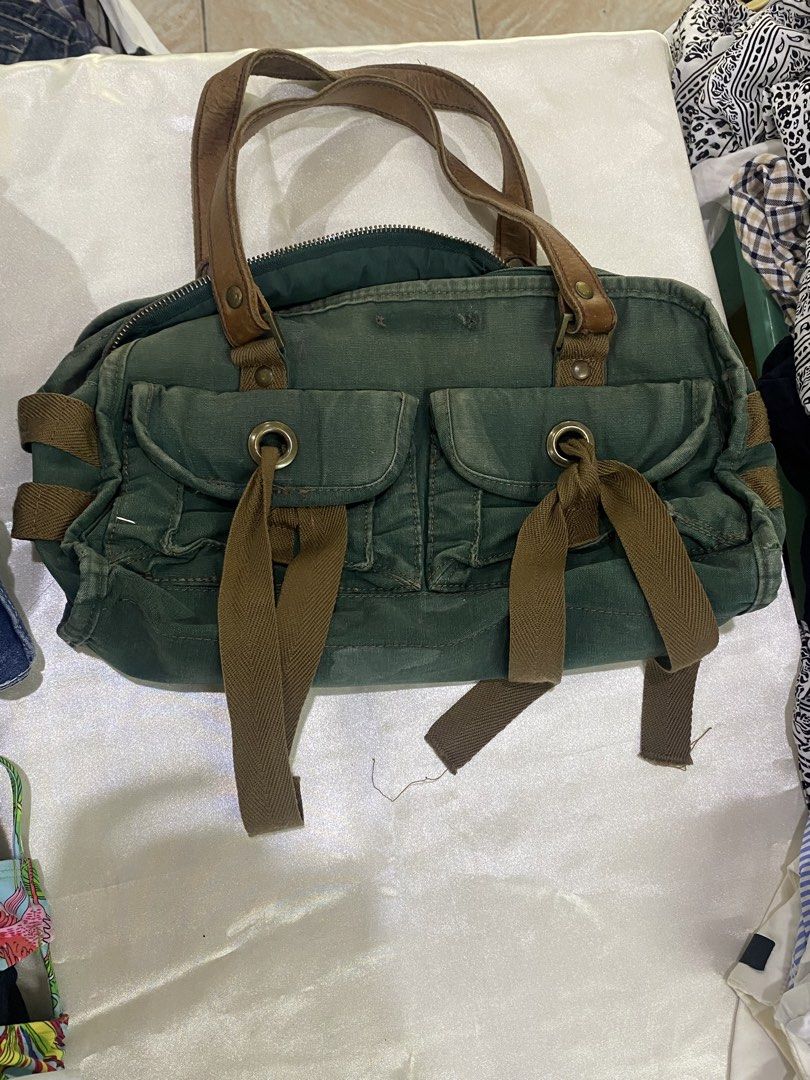 Green Y2k Thursday Island Shoulder Bag (Category: Shoulder Bags) located in Bacolod City. Submitted by sheezhbratzified (Listing ID 1431229024, Image 1). Description: Very cute army green shoulder bag✨ For school/everyday use. Mode of payment: Gcash 💰.