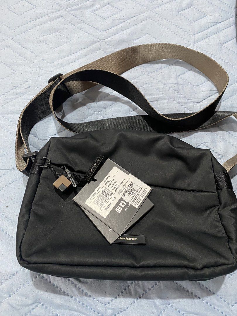 Hedgren Nova Neutron Black (Brand new) (Category: Cross-body Bags) located in Quezon City. Submitted by davenue (Listing ID 1431284605, Image 2). Description: Brand new Hedgren Neutron crossbody in black 🖤 Unused, no issues. Compact but fits daily essentials (phone, wallet, keys, etc). Lightweight and comfortable—great for everyday use 👍 ✔ Water-resistant ✔ Multiple pockets (front, back, inside) ✔ Adjustable strap (Comes with bag only no packag
