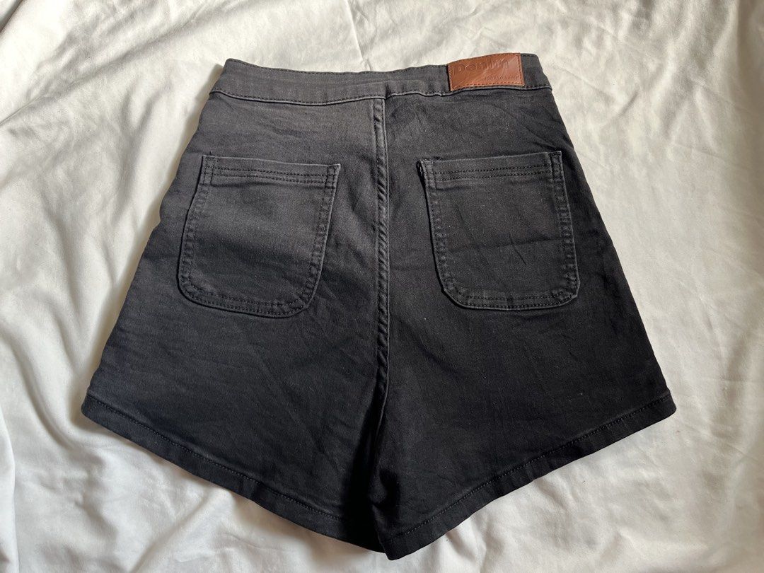 High Waisted Fitted Black Denim Shorts (Category: Shorts) located in Quezon City. Submitted by dawn_iii (Listing ID 1431183293, Image 2). Description: Waistline - 22-24! ( Rare Size ) Stretchable fabric Premium Quality ( the fit of these shorts are super goood +super comfy ) Letting it go so others could have it too and I need to declutter 🥹 Good for thin petite girlies🤍.