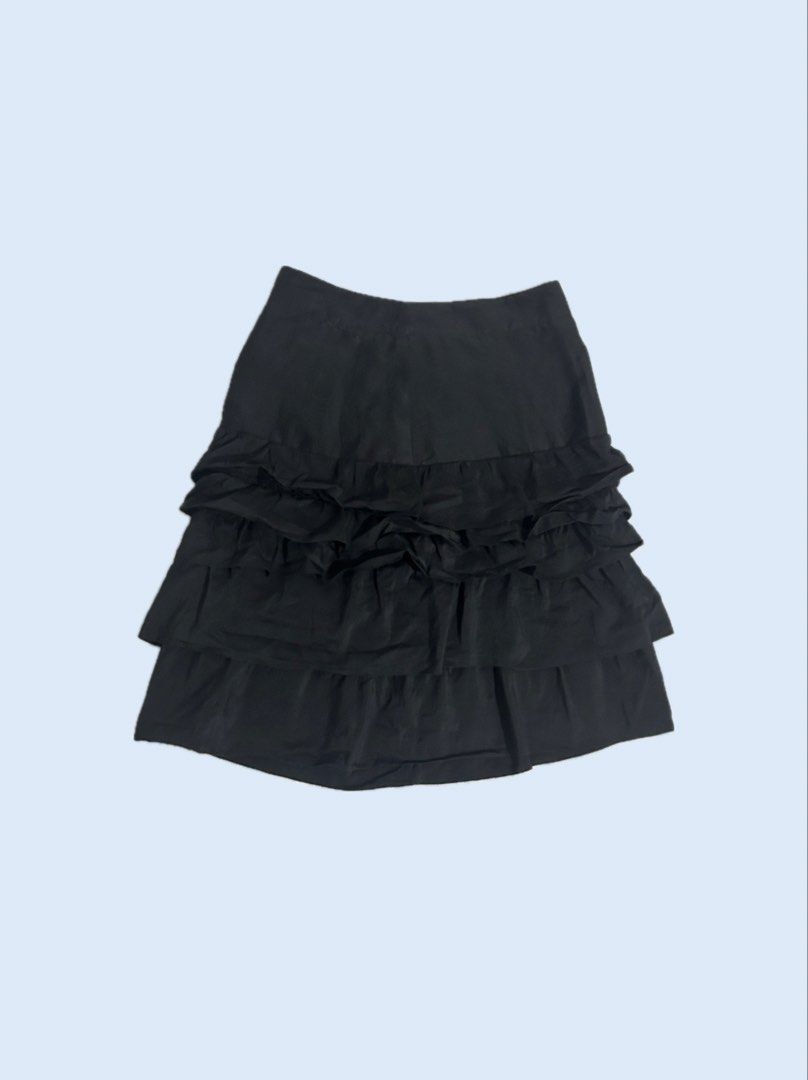 H&M Black Ruffled Tiered Mini Skirt (Category: Skirts) located in Quezon City. Submitted by _jujusells (Listing ID 1431285970, Image 1). Description: Length: 18".