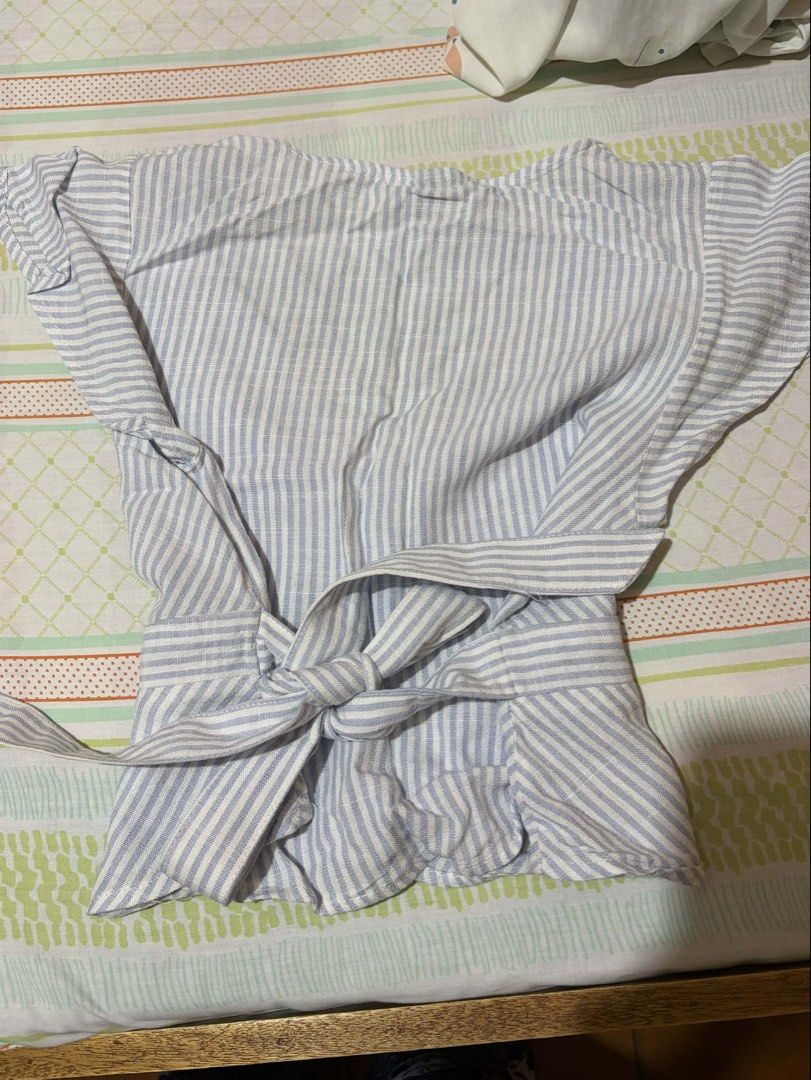 H&M Striped Wrap Top (Category: Blouses) located in Cabuyao City. Submitted by declutter_w_mee (Listing ID 1431272126, Image 2). Description: can tie the back to make it more fitted.