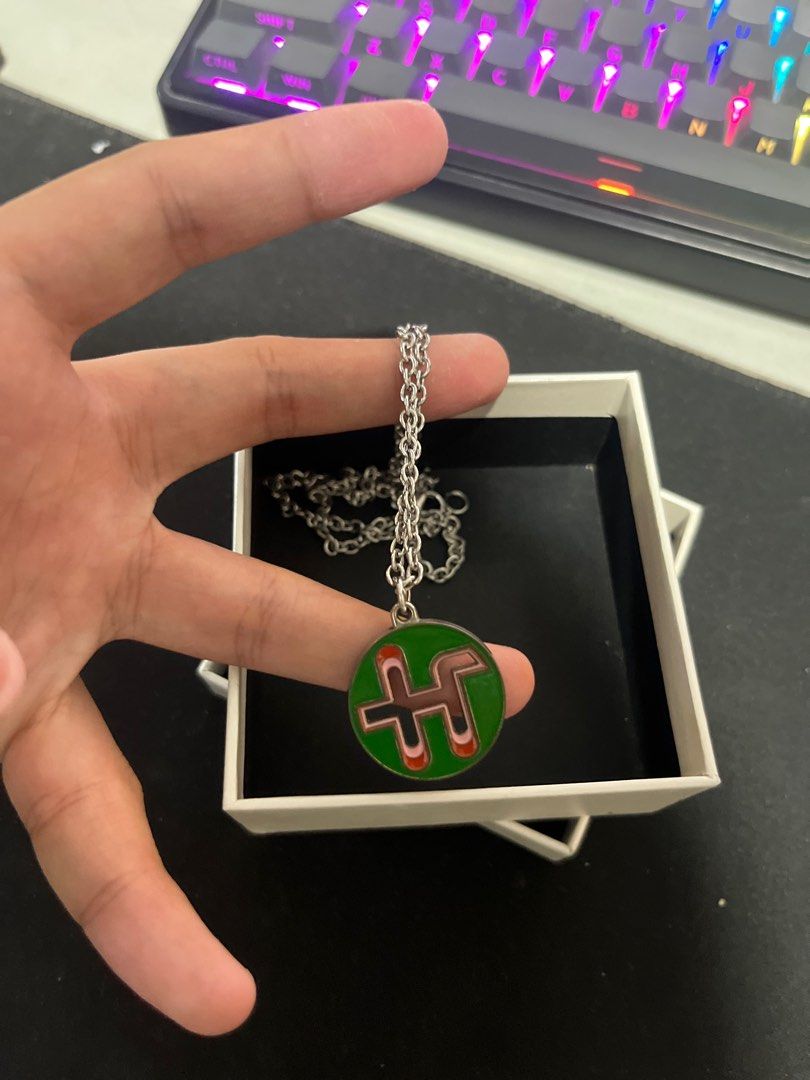 Homer Pendant Necklace (Category: Jewelry) located in Manila. Submitted by thriftnikeenan (Listing ID 1431263082, Image 1). Description: homer necklace pendant w box.