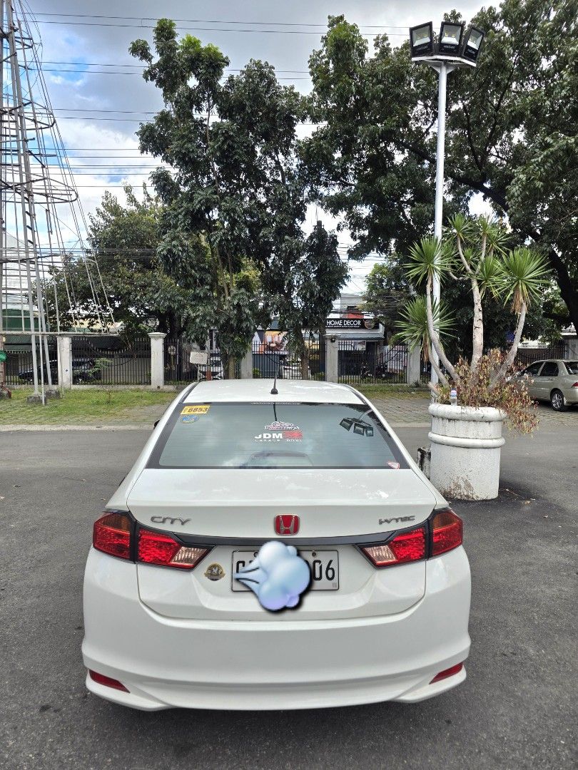 Honda City 1.5 i-VTEC (M) (Category: Used Cars) located in Quezon City. Submitted by rblca (Listing ID 1431360567, Image 3). Description: 1st owned. My Personal car. -Tafetta White color -walang nagalaw sa engine! -Regular PMS (last PMS Sep. 8, 2025) -Newly changed breakpads -New air and cabin filter -New battery (Amaron) -Insured until year 2027 - BDO -Registered until JUNE 2026! -German Leather Seats -All windows are working! (Vkool tint) -Clea
