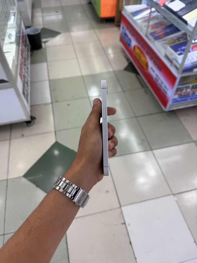 Iphone 16e 128gb 100% batt 1 cycle count openline with same serial box (Category: iPhone 16 Series) located in Manila. Submitted by carimgadgets (Listing ID 1431328529, Image 2). Description: .