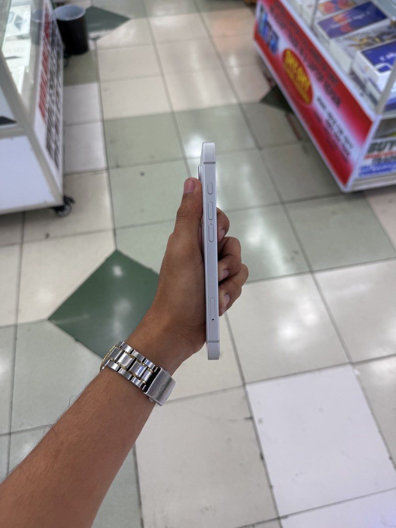 Iphone 16e 128gb 100% batt 1 cycle count openline with same serial box (Category: iPhone 16 Series) located in Manila. Submitted by carimgadgets (Listing ID 1431328529, Image 3). Description: .