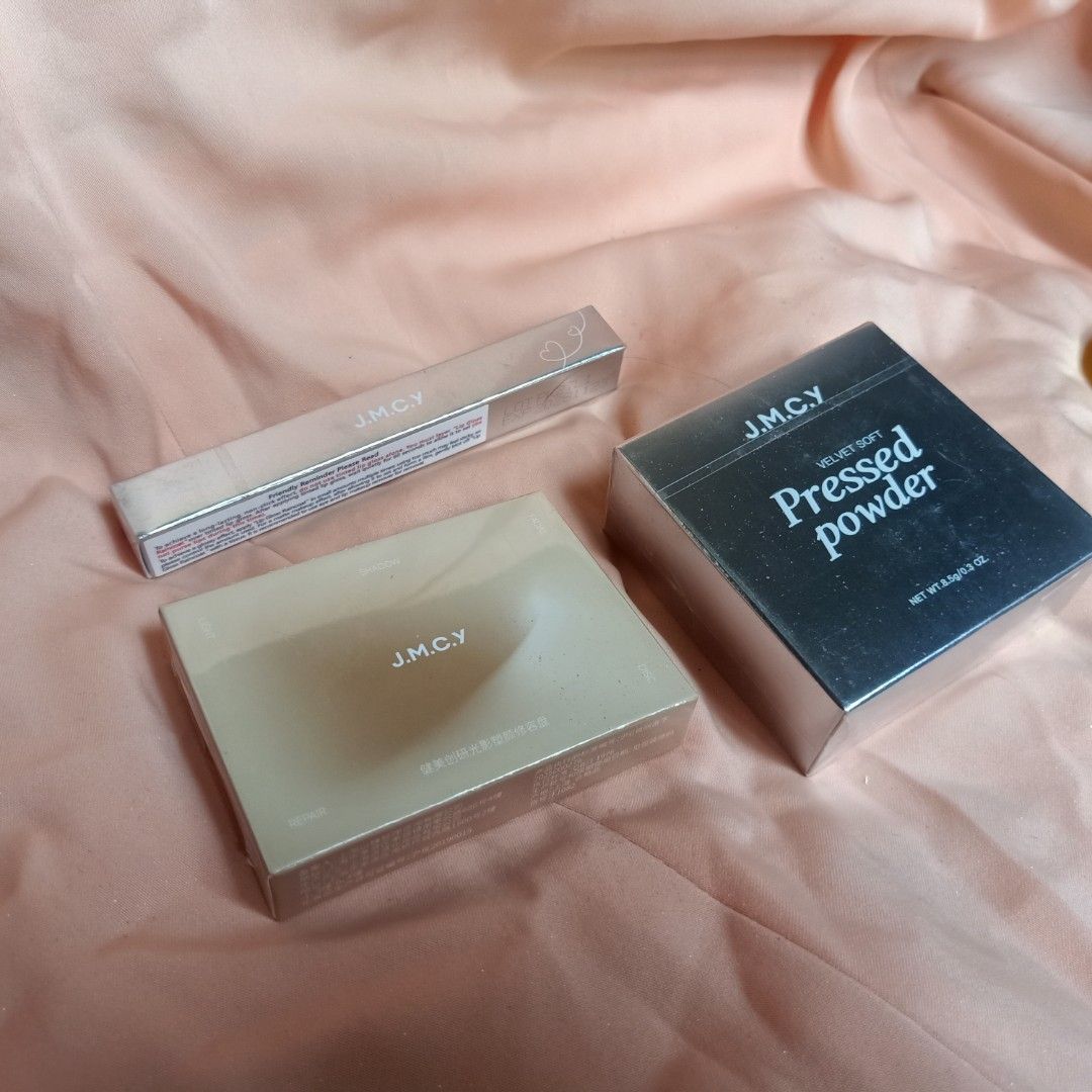 JMCY SET (Category: Makeup) located in Bulacan. Submitted by jaydump (Listing ID 1431330446, Image 1). Description: JMCY DOUBLE END LIP GLAZE - NR01 JMCY CONTOUR PALETTE - 01 COLD MOON JMCY VELVET SOFT PRESSED POWDER - P02 mop: maya mod: j&t/lalamove .