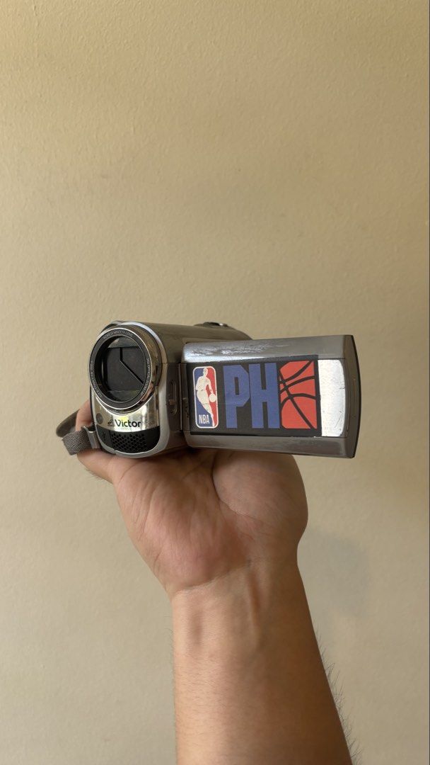 JVC Victor Everio GZ-M210u (Category: Video Cameras) located in Pasig City. Submitted by joaqsfernandez (Listing ID 1431207997, Image 1). Description: JVC Victor Everio GZ-MG210u for sale 100% working and smooth Only used for a few months Can take photo/video 30GB Internal Memory Sample footage available upon request Comes with battery, charger, and transfer cable Ready to use! ₱6000 📍Rosario, Pasig Can do shipping (lalamove).