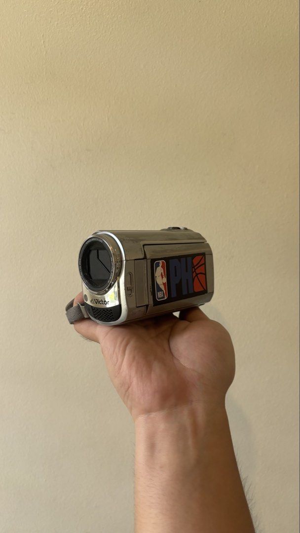 JVC Victor Everio GZ-M210u (Category: Video Cameras) located in Pasig City. Submitted by joaqsfernandez (Listing ID 1431207997, Image 3). Description: JVC Victor Everio GZ-MG210u for sale 100% working and smooth Only used for a few months Can take photo/video 30GB Internal Memory Sample footage available upon request Comes with battery, charger, and transfer cable Ready to use! ₱6000 📍Rosario, Pasig Can do shipping (lalamove).