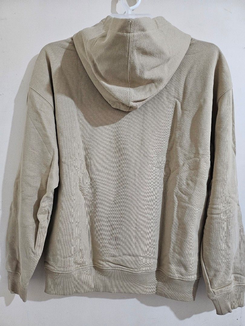 Lacoste Loose Fit Hoodie (Category: Hoodies) located in Manila. Submitted by aituy (Listing ID 1431286905, Image 2). Description: ✅️ Onhand ready to ship ✅️ Original and authentic ✅️ US bought ✅️ Brand new with tag • Size : Size 4 (Medium) only • Fit : Loose Fit • Dimensions : 25" X 26" • Color : beige • Material : 100% cotton • Can be worn unisex ⚠️‼️SALE PRICE : P3,400‼️⚠️ 📍 Location: Sta. Cruz, Manila ✔️ MOP: Bank Transfer, GCash or Paymaya o