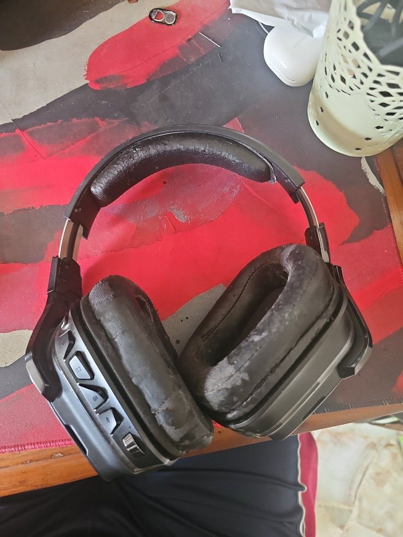 Logitech g933s423141890337679360