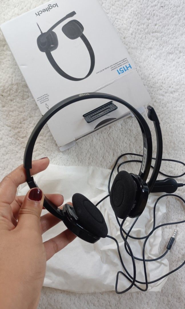 Logitech H151 wired Headset Sterio (Category: Headphones & Headsets) located in Quezon City. Submitted by reareebelise (Listing ID 1431323438, Image 3). Description: used once lang po, all new This item is a Logitech H151 Stereo Headset. It features a rotating, noise-canceling microphone. Includes in-line controls to adjust volume or mute calls. Connects via a standard 3.5 mm audio jack, making it compatible with various devices like PCs, tablets