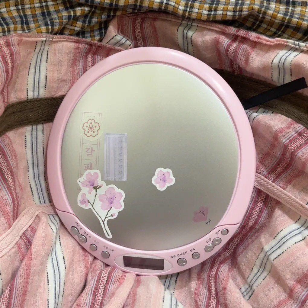LOOKING FOR: not working iu cd player ! (Category: Looking For) located in Aloran. Submitted by bloodypalelipskisser (Listing ID 1431322238, Image 1). Description: using for parts only! name your price <33.