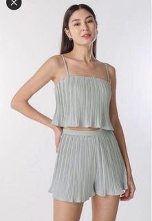 (Category: ) located in . Submitted by wardrobesy (Listing ID 1431281130, Image 1). Description: .
