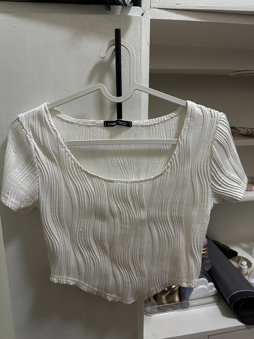 Lovito White Curved Hem Crop Top (Category: Blouses) located in Quezon City. Submitted by katdeclutters (Listing ID 1431355709, Image 2). Description: Small-Medium Length - 15" (front) / 13" (back) Width - 15.5" For reference: height - 150cm / 4'11" bust - 34B waist - 24-25" hips - 34" 📍QC.