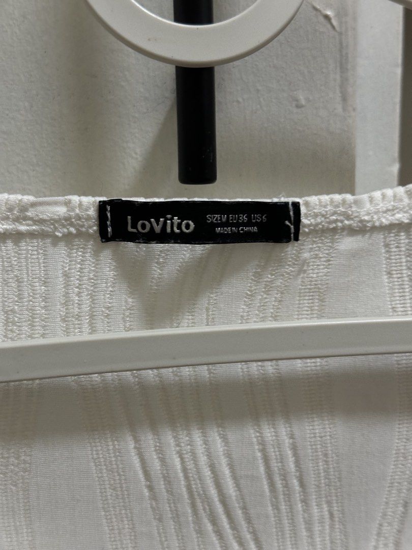 Lovito White Curved Hem Crop Top (Category: Blouses) located in Quezon City. Submitted by katdeclutters (Listing ID 1431355709, Image 3). Description: Small-Medium Length - 15" (front) / 13" (back) Width - 15.5" For reference: height - 150cm / 4'11" bust - 34B waist - 24-25" hips - 34" 📍QC.