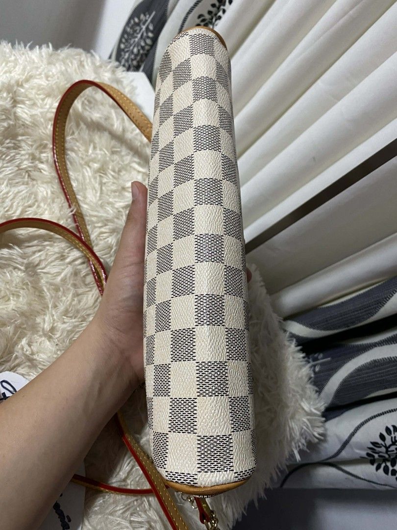 Lv eva (Category: Luxury Bags & Wallets) located in Tagum. Submitted by luxbagelyas (Listing ID 1431259974, Image 3). Description: good condition may dirt lang sa loob maganda pa ,malinis sa labas.
