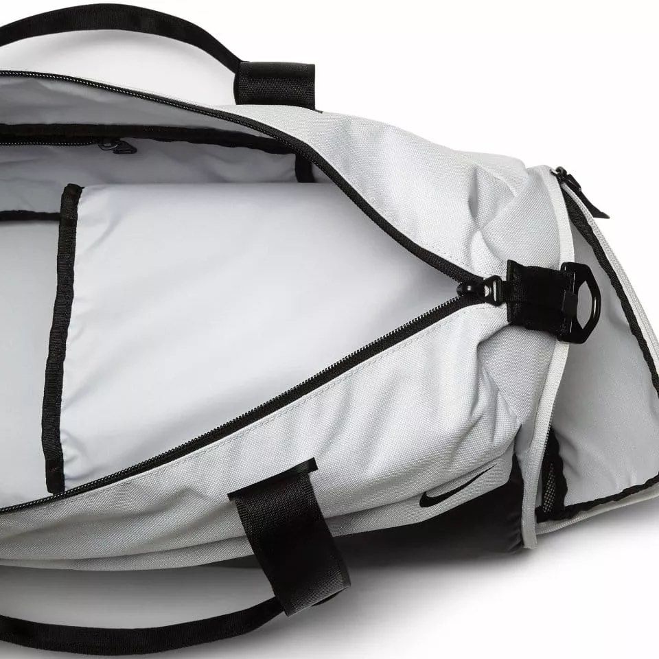 Nike Radiate Club Training Duffel bag (Category: Other Sports Equipment and Supplies) located in Malvar. Submitted by chatztash (Listing ID 1431308942, Image 3). Description: Features: • Removable shoulder strap and dual handles for versatile carrying • Ventilated shoe compartment offers breathable gear storage • Coated bottom panel helps keep your gear dry • Polyester 100% • Separate Inner Wet Clothes Compartment • Waterproof Size - Length: 51 c