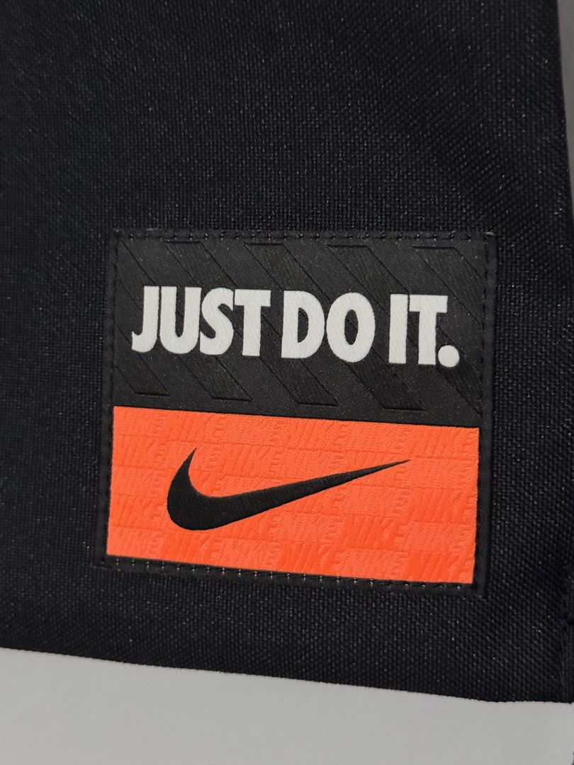 Nike Training Utility Camo holdall Bag in Black (Category: Backpacks) located in Bulacan. Submitted by hilligna (Listing ID 1431201058, Image 2). Description: Brandnew Condition Sobrang gandang bag ng Nike .