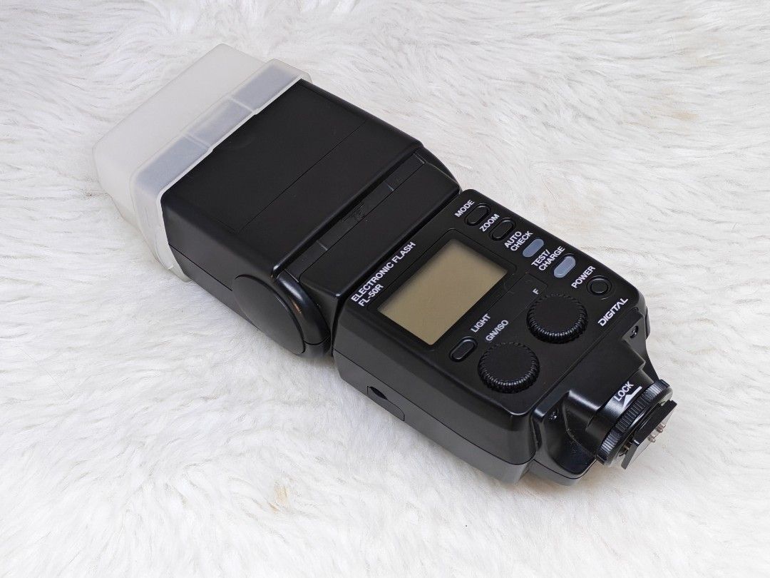 Olympus FL-50R Electronic Flash (Category: Cameras) located in Manila. Submitted by ultimogizmos (Listing ID 1431230443, Image 2). Description: Olympus FL-50R Highlights Compatible with Olympus TTL Guide Number: 164' at ISO 100 and 42mm Zoom Range: 12-42mm (8mm with Panel) Tilts from -7 to 90° Rotates Right 90° & Left 180° Wireless Master/Slave TTL Functionality Recycle Time: 1.3-6 Seconds High-Speed,1st & 2nd Curtain Sync Runs on 4 AA Batteries 