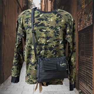 (Category: ) located in . Submitted by dripzstorekl (Listing ID 1431247095, Image 1). Description: .