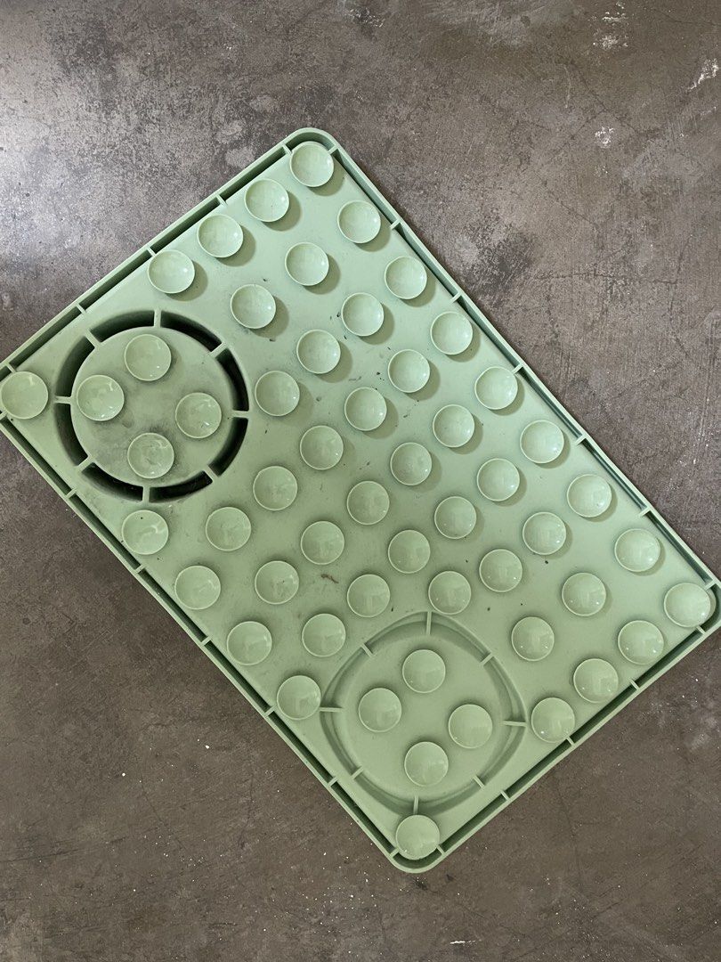 Pet Express Dog Slow Feeder Mat (Category: Homes & Other Pet Accessories) located in Cavite. Submitted by eye_njoylife (Listing ID 1431190996, Image 2). Description: Perfect for small dogs..
